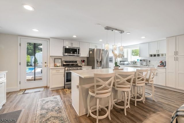 440 Yuhas Dr, Paramus Boro, NJ 07652