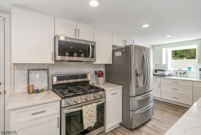 440 Yuhas Dr, Paramus Boro, NJ 07652