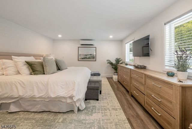 440 Yuhas Dr, Paramus Boro, NJ 07652