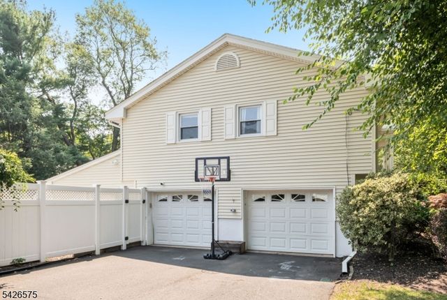 440 Yuhas Dr, Paramus Boro, NJ 07652