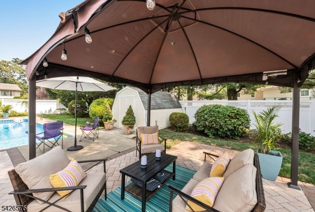 440 Yuhas Dr, Paramus Boro, NJ 07652