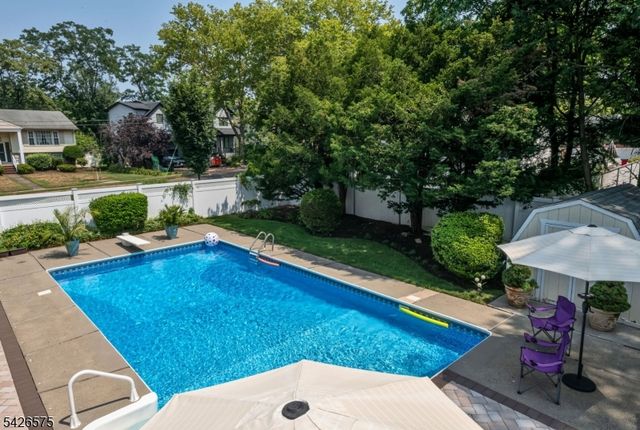 440 Yuhas Dr, Paramus Boro, NJ 07652