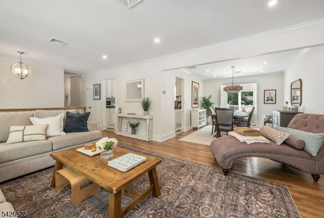 440 Yuhas Dr, Paramus Boro, NJ 07652