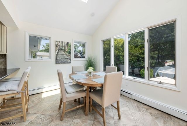 440 Yuhas Dr, Paramus Boro, NJ 07652