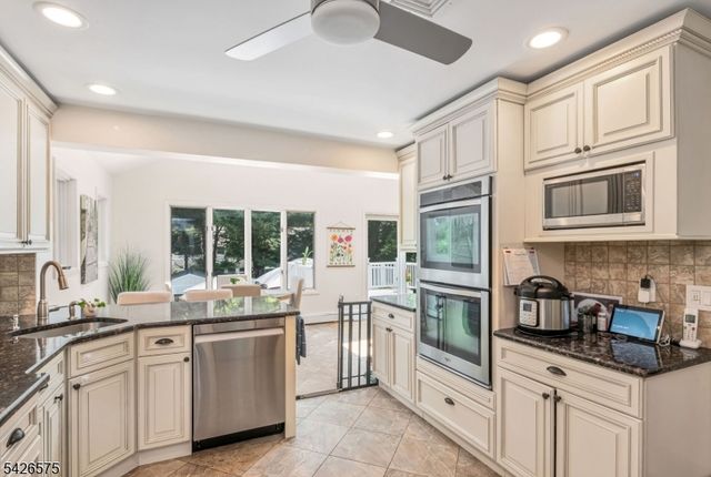 440 Yuhas Dr, Paramus Boro, NJ 07652