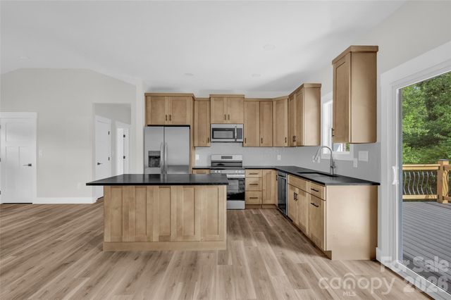 906 4th Street NE, Conover, NC 28613