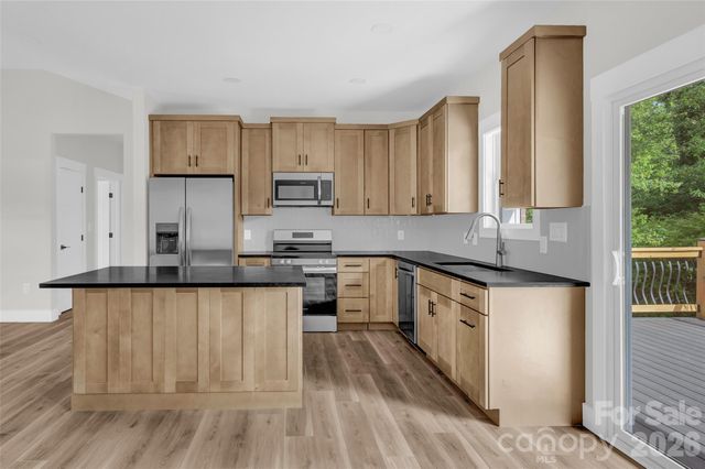 906 4th Street NE, Conover, NC 28613