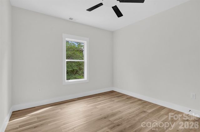 906 4th Street NE, Conover, NC 28613