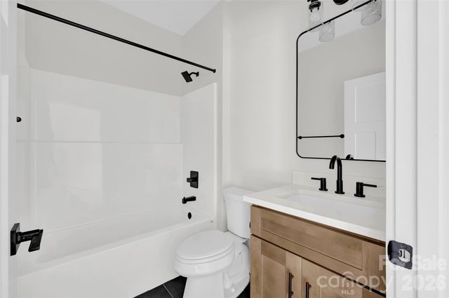 906 4th Street NE, Conover, NC 28613