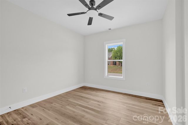 906 4th Street NE, Conover, NC 28613