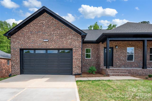 906 4th Street NE, Conover, NC 28613