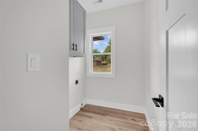 906 4th Street NE, Conover, NC 28613