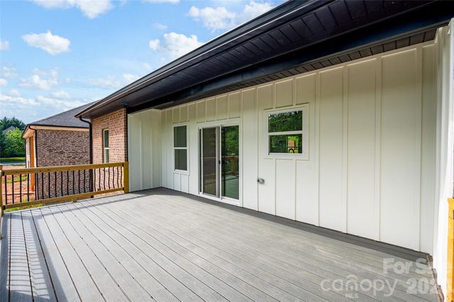 906 4th Street NE, Conover, NC 28613