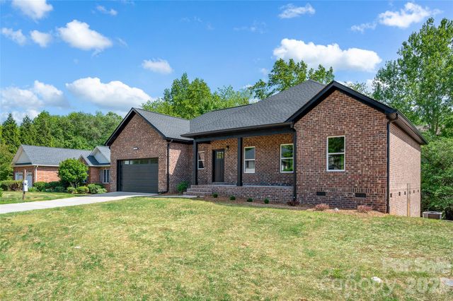 906 4th Street NE, Conover, NC 28613