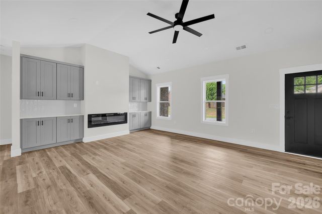 906 4th Street NE, Conover, NC 28613