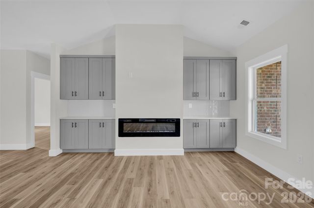 906 4th Street NE, Conover, NC 28613