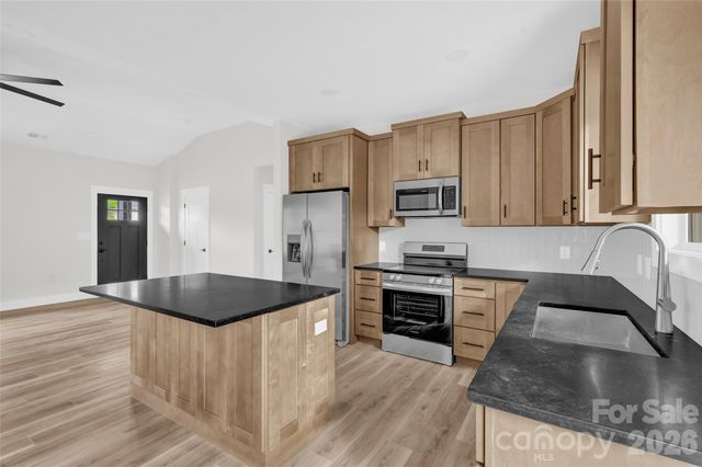 906 4th Street NE, Conover, NC 28613