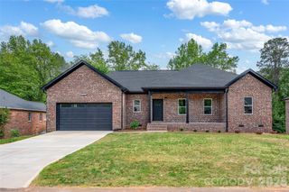 906 4th Street NE, Conover, NC 28613