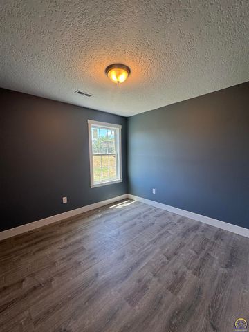 1027 Riley Ave, Emporia, KS 66801