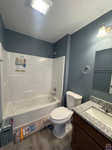 1027 Riley Ave, Emporia, KS 66801