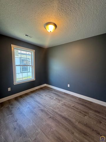 1027 Riley Ave, Emporia, KS 66801