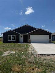 1027 Riley Ave, Emporia, KS 66801
