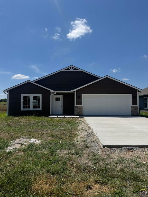 1027 Riley Ave, Emporia, KS 66801