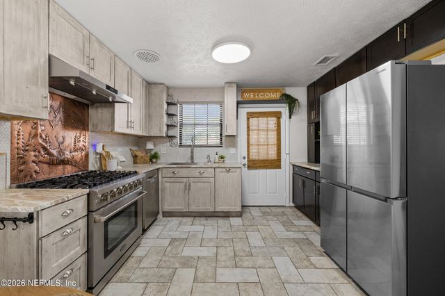 7662 CONTOUR Drive, Jacksonville, FL 32221