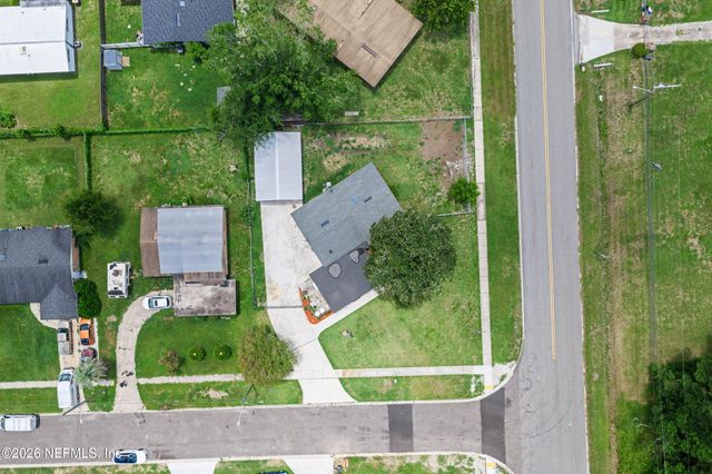 7662 CONTOUR Drive, Jacksonville, FL 32221