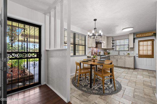 7662 CONTOUR Drive, Jacksonville, FL 32221