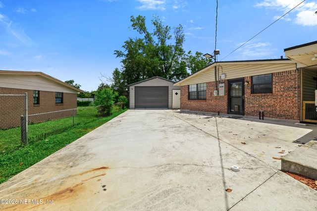 7662 CONTOUR Drive, Jacksonville, FL 32221