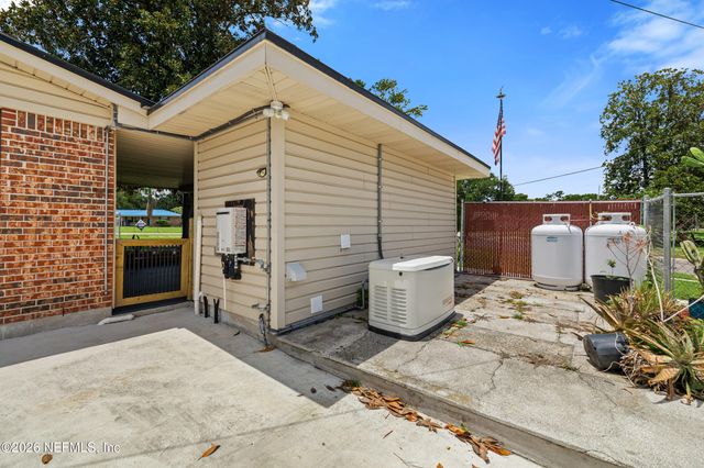 7662 CONTOUR Drive, Jacksonville, FL 32221