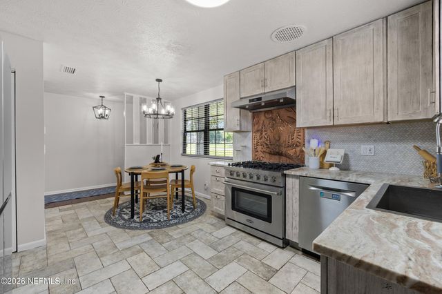 7662 CONTOUR Drive, Jacksonville, FL 32221