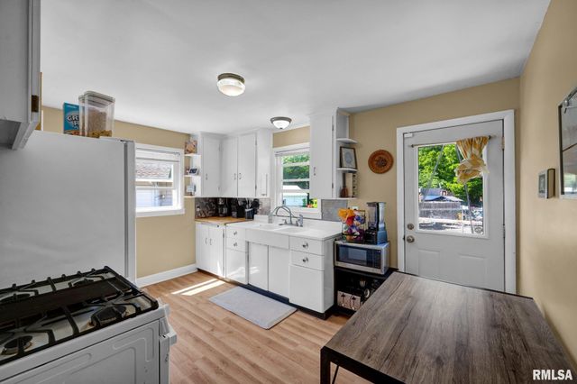1004 SPRINGFIELD Road, East Peoria, IL 61611