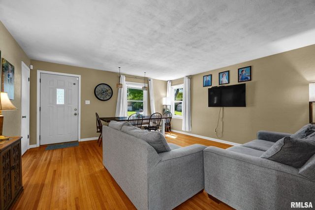 1004 SPRINGFIELD Road, East Peoria, IL 61611