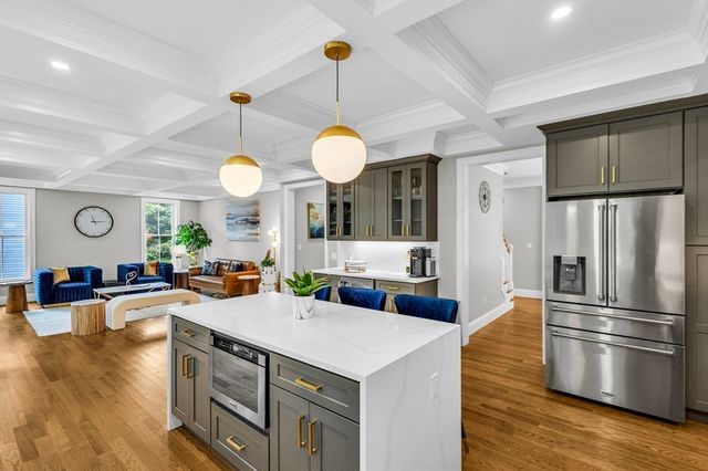 3 Oak Meadow Cir, Shrewsbury, MA 01545