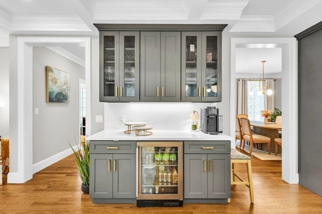 3 Oak Meadow Cir, Shrewsbury, MA 01545