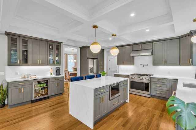 3 Oak Meadow Cir, Shrewsbury, MA 01545