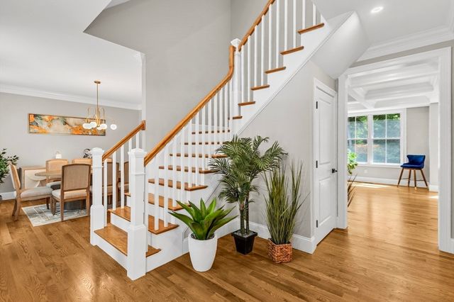 3 Oak Meadow Cir, Shrewsbury, MA 01545
