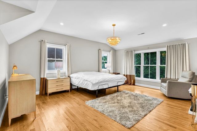 3 Oak Meadow Cir, Shrewsbury, MA 01545