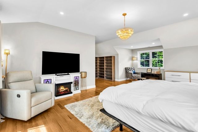 3 Oak Meadow Cir, Shrewsbury, MA 01545