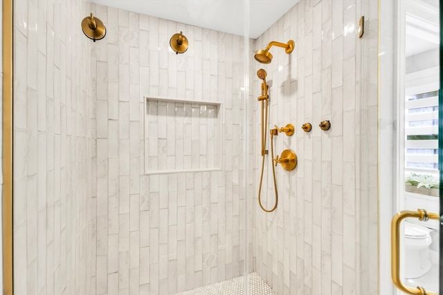 3 Oak Meadow Cir, Shrewsbury, MA 01545