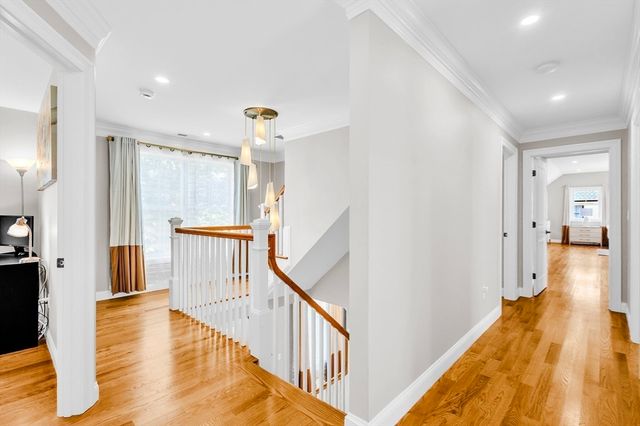 3 Oak Meadow Cir, Shrewsbury, MA 01545