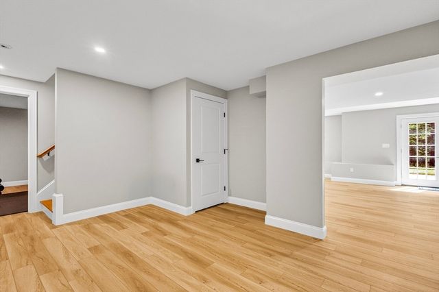 3 Oak Meadow Cir, Shrewsbury, MA 01545