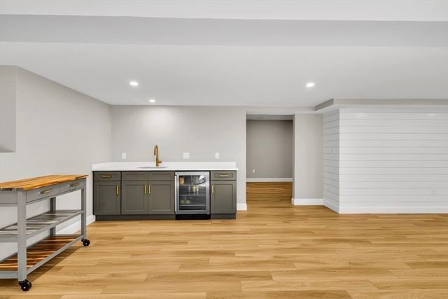 3 Oak Meadow Cir, Shrewsbury, MA 01545