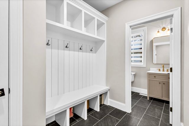 3 Oak Meadow Cir, Shrewsbury, MA 01545