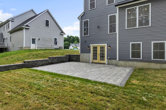 3 Oak Meadow Cir, Shrewsbury, MA 01545