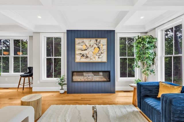 3 Oak Meadow Cir, Shrewsbury, MA 01545
