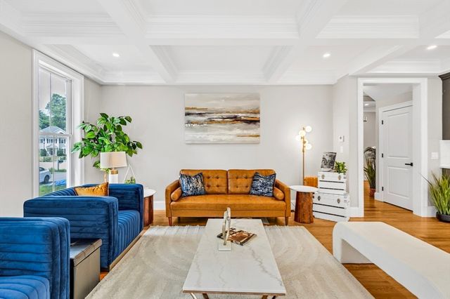 3 Oak Meadow Cir, Shrewsbury, MA 01545