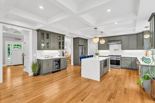 3 Oak Meadow Cir, Shrewsbury, MA 01545